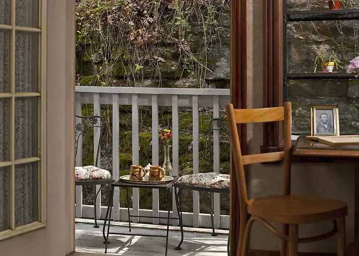 Cliff Cottage Inn